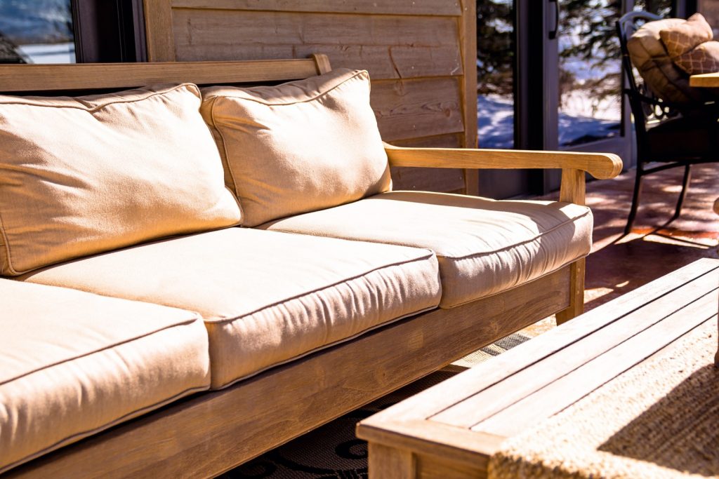 Home Store Guide for Buying Outdoor Furniture