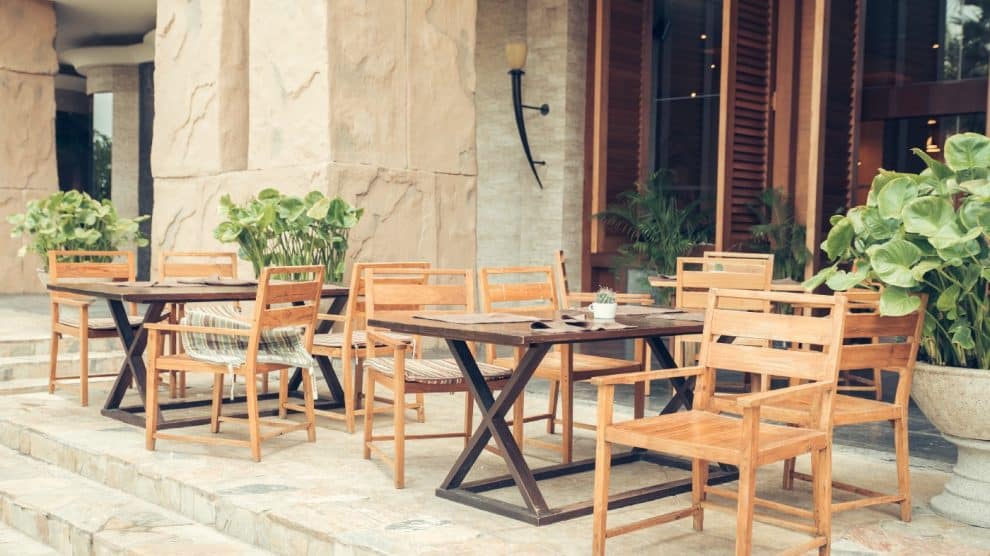 Home Store Guide for Buying Outdoor Furniture