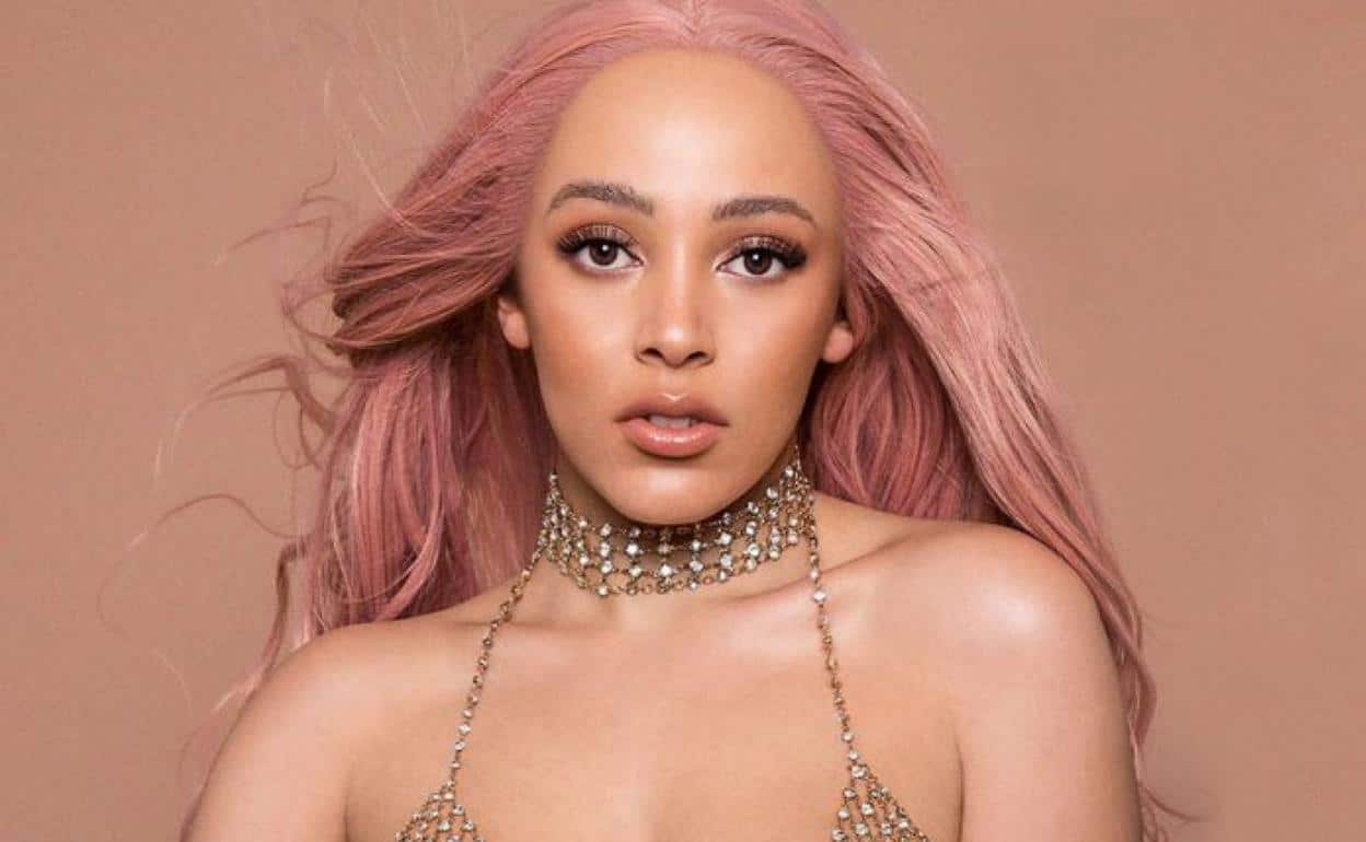 Doja Cat Net Worth, Assets, About, Career Breakthrough, and More As of 2023, Doja Cat's net worth is estimated to be $10 million. She is a highly successful American rapper, singer, songwriter, and record producer, with a massive fan base around the world. Born and raised in Los Angeles, Doja Cat began her music career by uploading her videos on SoundCloud. Her song "So High" gained a lot of popularity and helped her rise to fame quickly. Doja Cat's achievements as a musician are impressive. She has become one of the biggest names in the music industry, known for her unique style and powerful voice. With her talent in singing, songwriting, and rapping, she has gained a lot of respect from her fans and peers alike. Doja Cat Net Worth Doja Cat is a highly acclaimed rapper, singer-songwriter, and record producer whose exceptional talent has made her a prominent figure in the music industry. She started her career in 2014 and quickly gained recognition for her unique voice and versatile singing style. Doja Cat's success has made her a global sensation with a net worth of $10 million, thanks to the recognition of her music worldwide. Name Amala Ratna Zandile Dlamini Profession Singer-Songwriter, Rapper, Record Producer Net Worth $10 Million Salary (monthly) $90,000 + Salary (yearly) $1 Million + Last Updated April 2023 Doja Cat Assets Real Estate Properties: Recent reports have revealed that Doja Cat has put her Los Angeles home up for sale, just a year after purchasing it. Despite spending 2.2 million dollars on the property back in February 2021, she's now looking to sell it for just under 2.5 million dollars, netting a small profit. As a flamboyantly eccentric celebrity, Doja Cat's house price has garnered attention, with many curious about her real estate ventures. Car Collection: Doja Cat is a well-known personality who enjoys living life in style, evident in her collection of luxurious and beautiful cars. As a successful artist, she has been able to afford some of the most impressive vehicles on the market, adding to her already flamboyant image. Let’s taka a look at the cars and their prices: Lamborghini Huracan Performante ($274,390) Mercedes-Benz G63 AMG ($156,780) Tesla Model X ($135,400) Cadillac Escalade ($110,300) BMW iX ($83,200) Mercedes-Benz E-Class ($74,600) Net Worth Growth of Doja Cat Net Worth in 2023 $10 Million Net Worth in 2022 $9 Million Net Worth in 2021 $8 Million Net Worth in 2020 $7 Million Net Worth in 2019 $6 Million Net Worth in 2018 $5 Million About Doja Cat Amala Ratna Zandile Dlamini, known professionally as Doja Cat, was born on October 21, 1995, in the Tarzana neighborhood of Los Angeles, California. She was born into an artistic family, with her mother being an American graphic designer of Ashkenazi Jewish heritage, and her father, Dumisani Dlamini, being a South African performer of Zulu descent. Dlamini's parents had a brief relationship after meeting in New York City, but her father was too busy on tour to spend time with her and her brother. He later moved back to South Africa, leaving the family in the US. Despite her father's claims that he has a "healthy" relationship with his daughter, Dlamini has suggested on multiple occasions that she is estranged from him and has never met him. However, her father has denied these claims, stating that her management team had tried to block all his attempts to contact her. Doja Cat Early Career (2012-2017) Doja Cat's journey to fame started after she dropped out of school and spent most of her time browsing the internet for beats and instrumentals from YouTube. She taught herself how to sing, rap, and use GarageBand while making music at home and uploading it to SoundCloud. Doja Cat then entered the Los Angeles underground hip-hop scene, performing at parties and cyphers, where she met producer Jerry "Tizhimself" Powell. Powell introduced her to record producer Yeti Beats, who invited her to record at his studio in Echo Park. Yeti Beats then connected her with Kemosabe Records, where she signed with label executive Dr. Luke and his publishing company Prescription Songs at 17 years old. The deal also included a temporary artist management partnership with Roc Nation. Career Breakthrough (2019–2020) In August 2019, Doja Cat released a remix version of her song "Juicy" featuring rapper Tyga, which marked her first entry on the Billboard Hot 100 chart, ultimately peaking at number 41. This led to her debut album Amala also charting on the Billboard 200. The following month, Doja Cat released "Bottom Bitch" as the second single from her upcoming second studio album, Hot Pink, which was released in November 2019 and received positive reviews. The album peaked at number 9 on the Billboard 200. She was meant to be featured on a track from XXXTentacion's posthumous album, but the song was scrapped from the final tracklist. Doja Cat also released the single "Boss Bitch" for the Birds of Prey soundtrack in 2020. plagiarism flagged for names