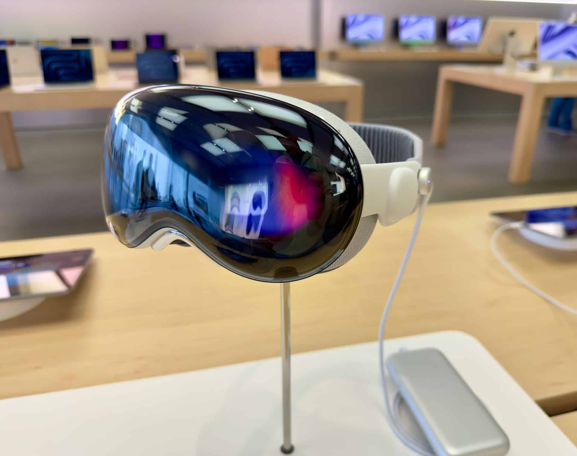 Apple Vision Pro users Return Headsets, Report Headaches and Nausea