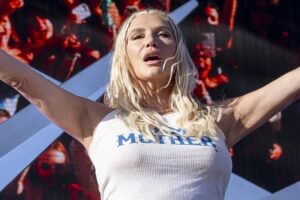 Kesha Targets Diddy By Changing "Tik Tok" Lyrics During Coachella Performance